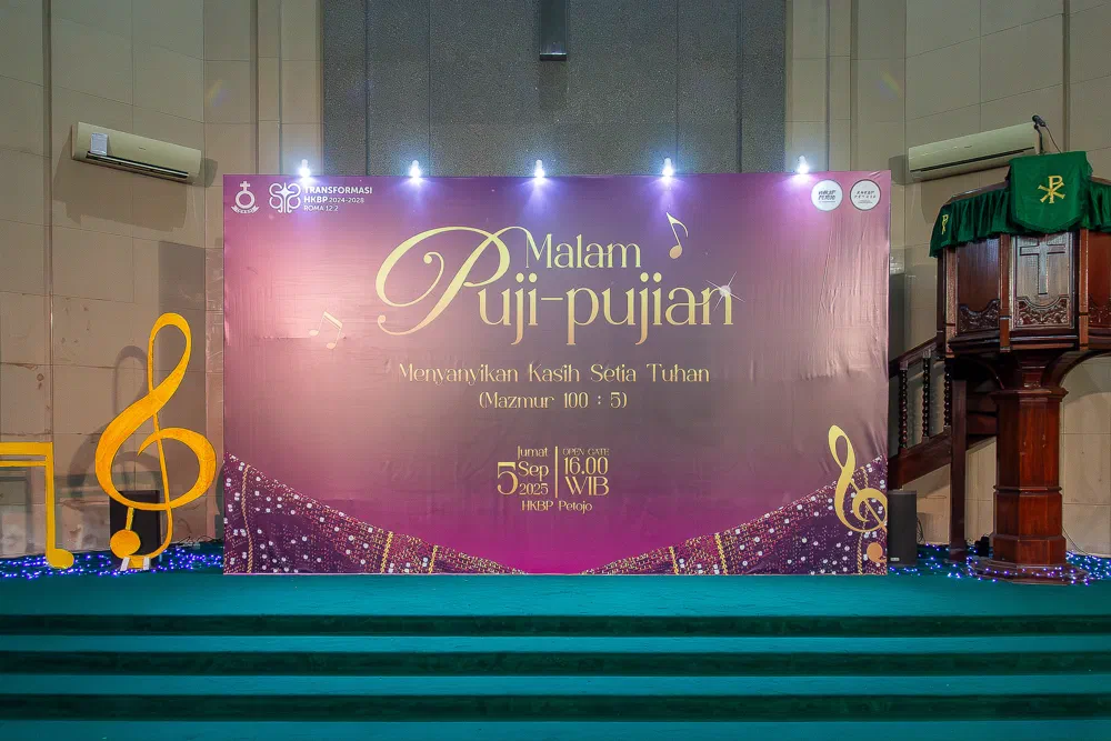 Malam Puji-Pujian RNHKBP Petojo 2025